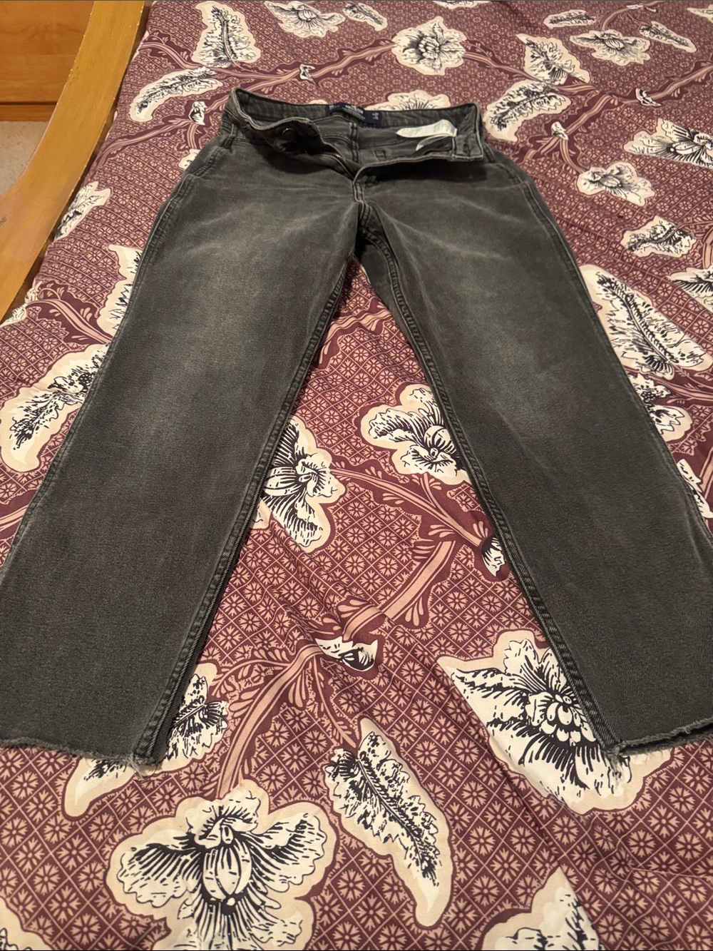 Hollister ultra high mom jeans.